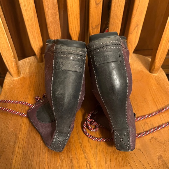 Sorel Joan of Arctic Black and Purple Leather Lace Up Wedge Booties - Picture 5 of 10